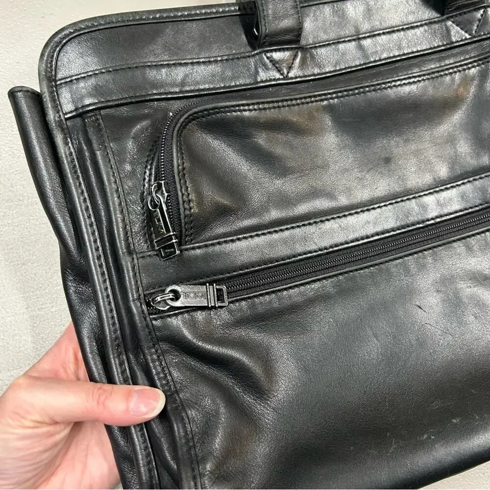 Tumi Black Leather Soft Briefcase Messenger Bag Zipper Closure Pockets
